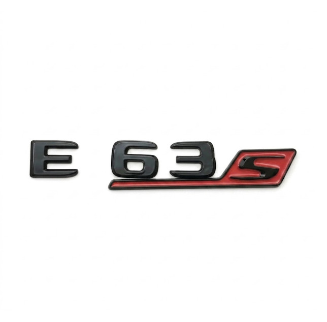 Mercedes-AMG E 63 S Emblem Schriftzug Heckklappe Schwarz Glanz / Rot Performance Look – Autoersatzteil kaufen