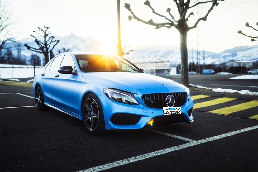 ➡️ Mercedes C Klasse mit montiertem Kühlergrill – Tuning von Carteile Tuning